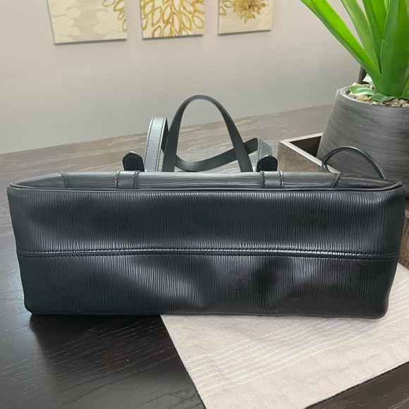 💯 authentic Louis Vuitton Black Epi Segur - smoker’s bag - COA included - Picture 3 of 10